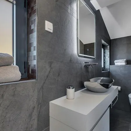 Ferienhaus Mit Privatpool Fur 7 Personen Ca 417 Qm In Puharici Bei Makarska, Dalmatien Mitteldalmatien Holiday home *