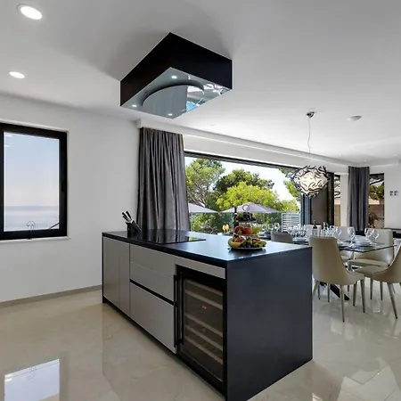 Ferienhaus Mit Privatpool Fur 7 Personen Ca 417 Qm In Puharici Bei Makarska, Dalmatien Mitteldalmatien