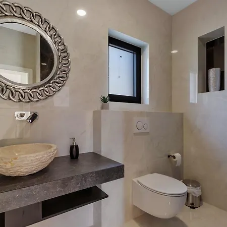 Ferienhaus Mit Privatpool Fur 7 Personen Ca 417 Qm In Puharici Bei Makarska, Dalmatien Mitteldalmatien Holiday home