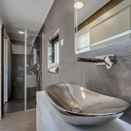 Ferienhaus Mit Privatpool Fur 7 Personen Ca 417 Qm In Puharici Bei Makarska, Dalmatien Mitteldalmatien Holiday home